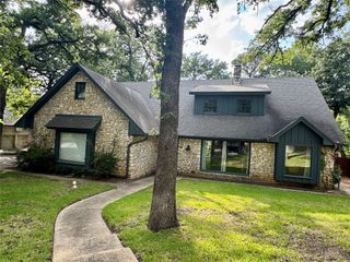 211 Mill Creek Drive, Arlington, TX 76010