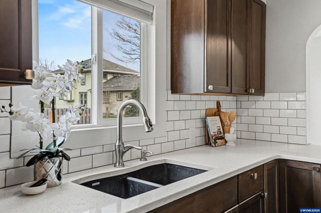 1745 SW 53rd St, Corvallis, OR 97333