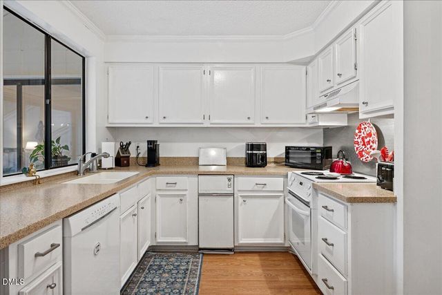 4100 Five Oaks Drive 27, Durham, NC 27707