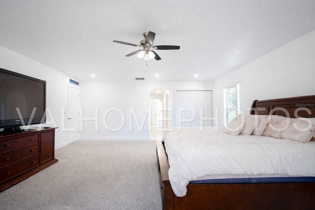 1033 TAWNY EAGLE DRIVE, Groveland, FL 34736