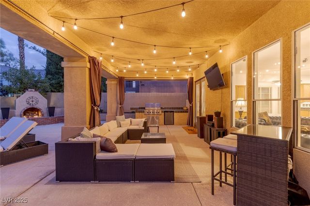 8095 Dark Hollow Place, Las Vegas, NV 89117