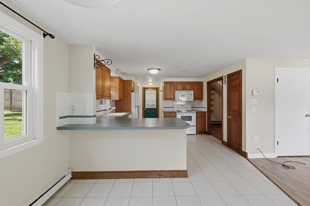 21 Janet Cir 2, Shrewsbury, MA 01545