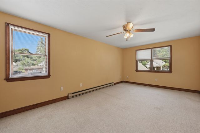 21 Janet Cir 2, Shrewsbury, MA 01545