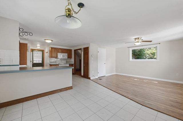 21 Janet Cir 2, Shrewsbury, MA 01545