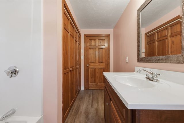 21 Janet Cir 2, Shrewsbury, MA 01545