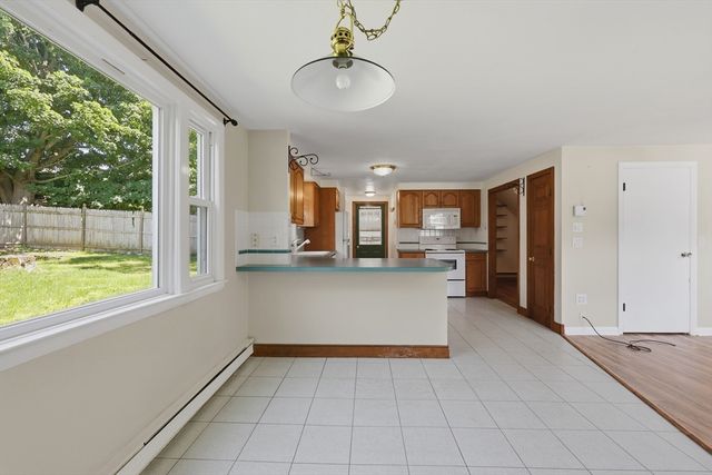 21 Janet Cir 2, Shrewsbury, MA 01545