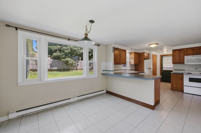21 Janet Cir 2, Shrewsbury, MA 01545