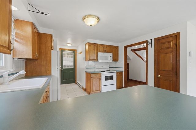 21 Janet Cir 2, Shrewsbury, MA 01545