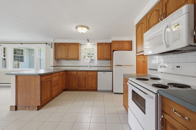 21 Janet Cir 2, Shrewsbury, MA 01545