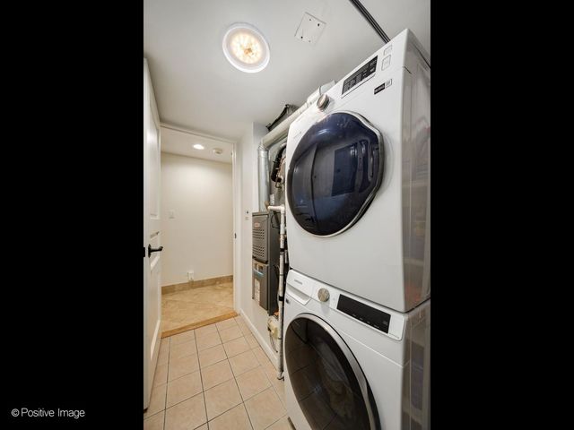 82 E Elm Street 1, Chicago, IL 60611