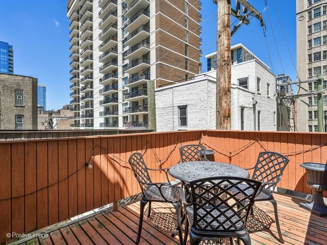 82 E Elm Street 1, Chicago, IL 60611