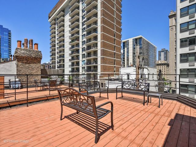 82 E Elm Street 1, Chicago, IL 60611