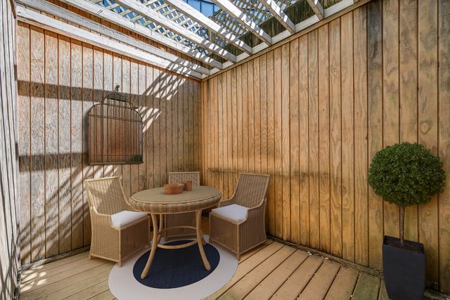 82 E Elm Street 1, Chicago, IL 60611