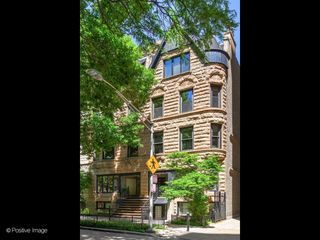 82 E Elm Street 1, Chicago, IL 60611
