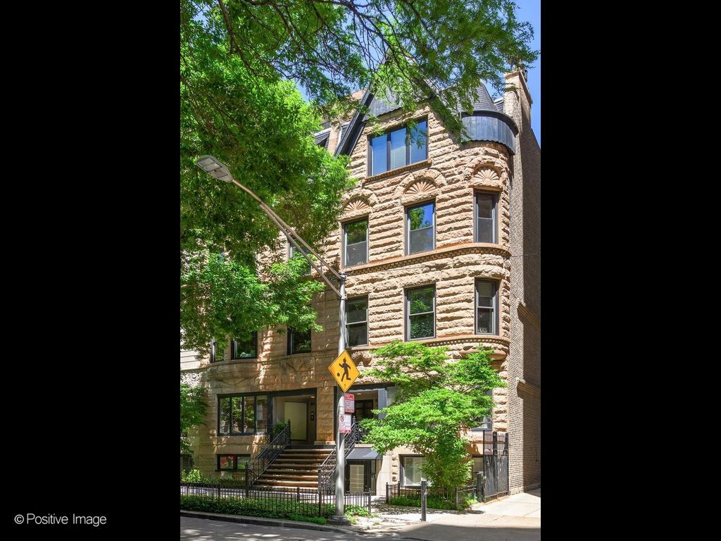 82 E Elm Street 1, Chicago, IL 60611