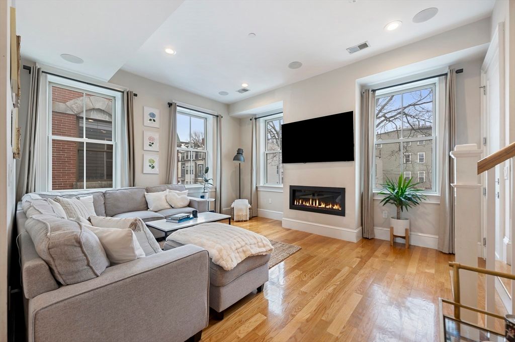 480-482 East 4th Street 4, Boston, MA 02127