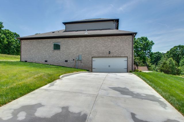 966 Hunters Lane, Springfield, TN 37172