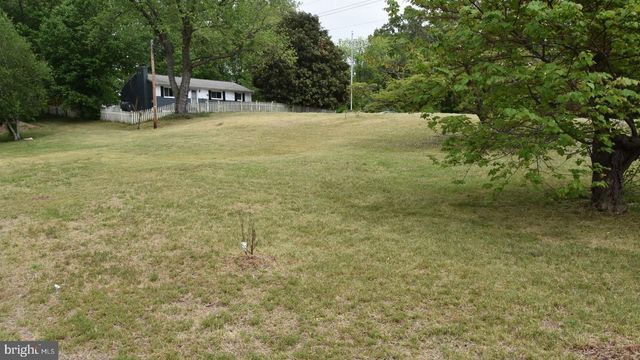 8610 CROOM RD, Upper Marlboro, MD 20772