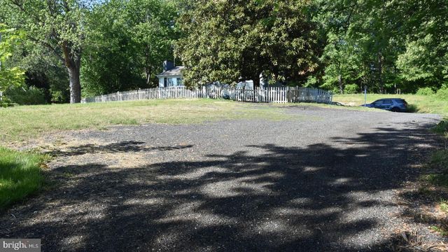 8610 CROOM RD, Upper Marlboro, MD 20772