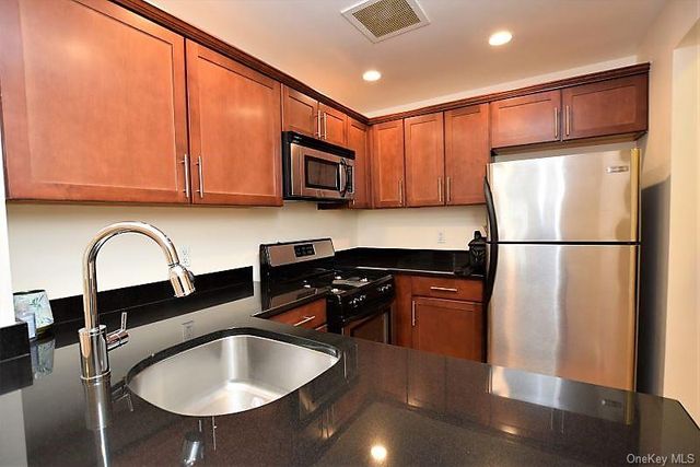 41-32 44th Street 3B, Sunnyside, NY 11104