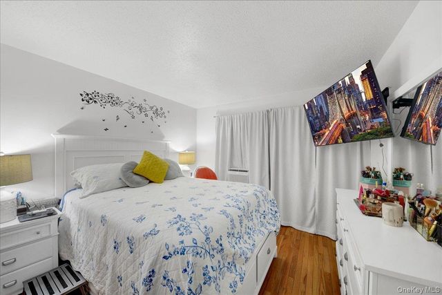 2069 Cicero Avenue, Bronx, NY 10473