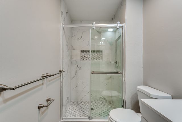 1930 Rambling Ridge Lane, Carrollton, TX 75007
