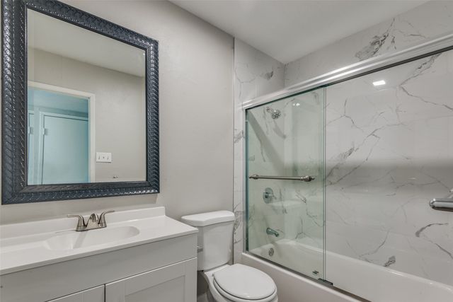 1930 Rambling Ridge Lane, Carrollton, TX 75007
