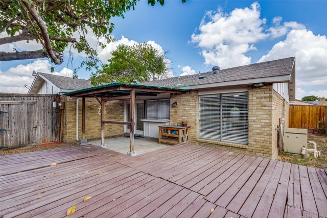 1930 Rambling Ridge Lane, Carrollton, TX 75007
