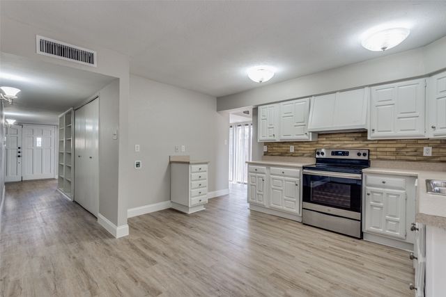 1930 Rambling Ridge Lane, Carrollton, TX 75007