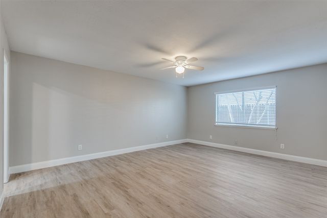1930 Rambling Ridge Lane, Carrollton, TX 75007