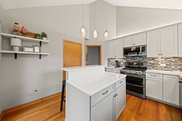 2260 DURAND Drive, Downers Grove, IL 60515