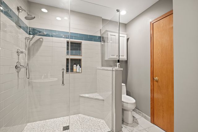 2260 DURAND Drive, Downers Grove, IL 60515