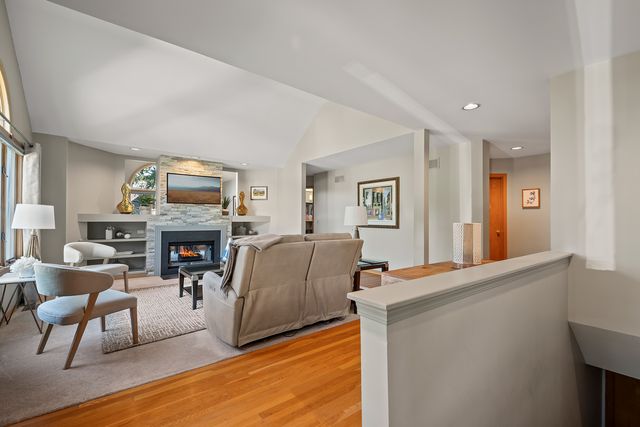 2260 DURAND Drive, Downers Grove, IL 60515