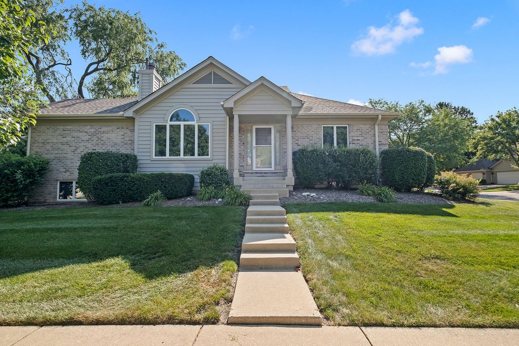 2260 DURAND Drive, Downers Grove, IL 60515