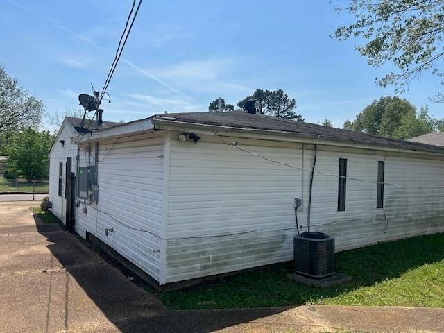 386 MCFARLAND DR, Memphis, TN 38109