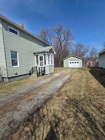 407 Lake Road, St. Albans Town, VT 05478