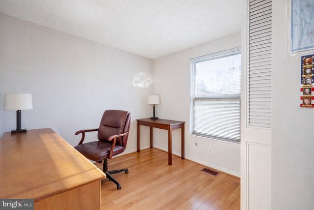 7467 LONE STAR RD, Lorton, VA 22079