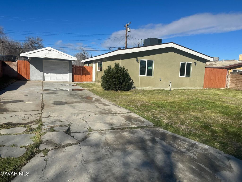 44655 E 4th Street, Lancaster, CA 93535