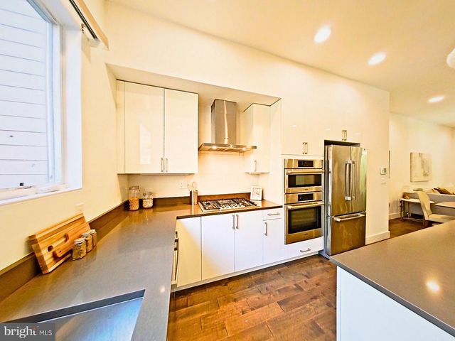 421 WALLACE ST, Philadelphia, PA 19123