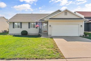 2806 Shadow Creek Lane, Des Moines, IA 50320
