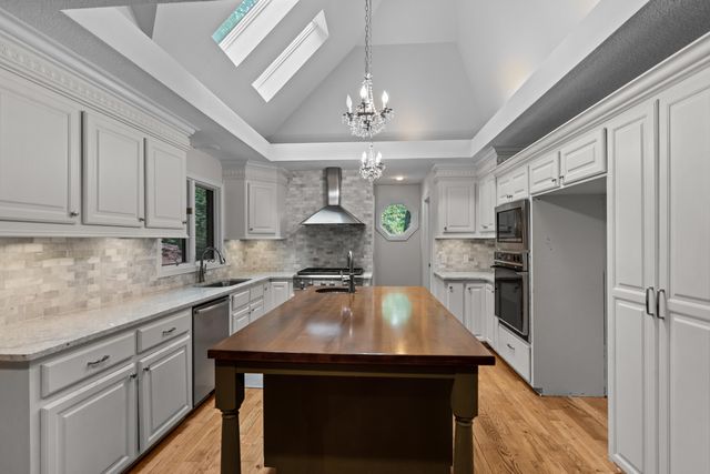 5715 S Kingston Road, Springfield, MO 65804