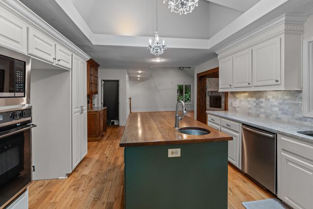 5715 S Kingston Road, Springfield, MO 65804