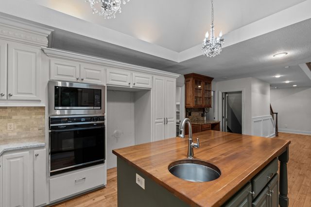 5715 S Kingston Road, Springfield, MO 65804