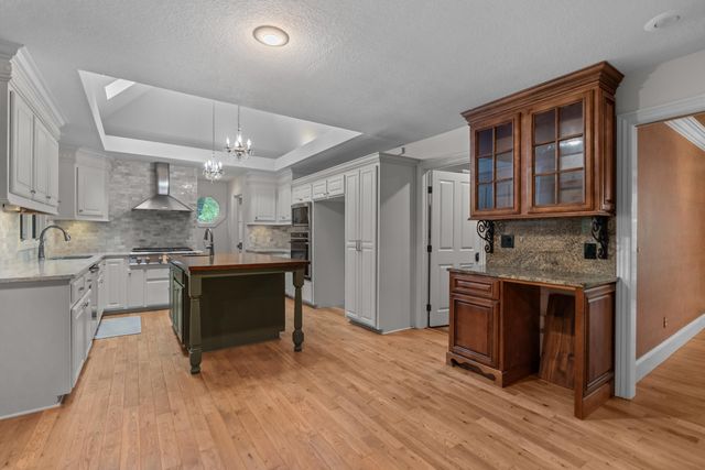 5715 S Kingston Road, Springfield, MO 65804