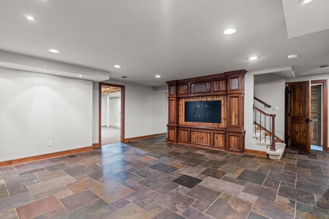5715 S Kingston Road, Springfield, MO 65804