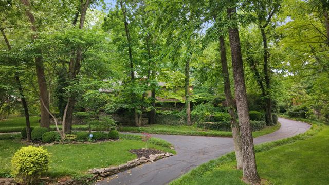 5715 S Kingston Road, Springfield, MO 65804
