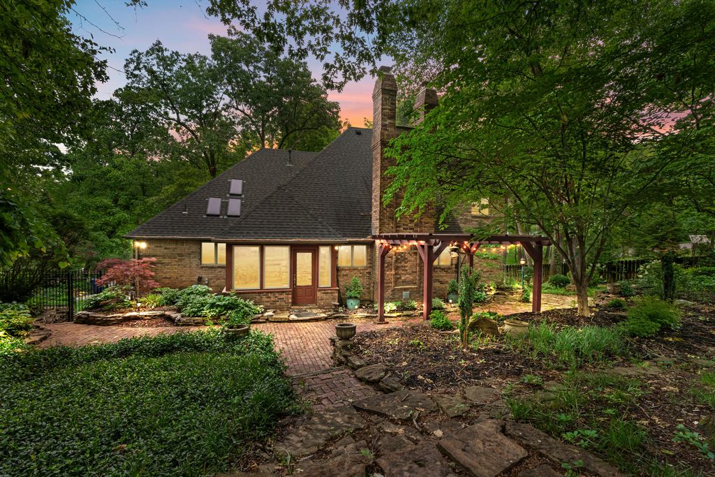 5715 S Kingston Road, Springfield, MO 65804