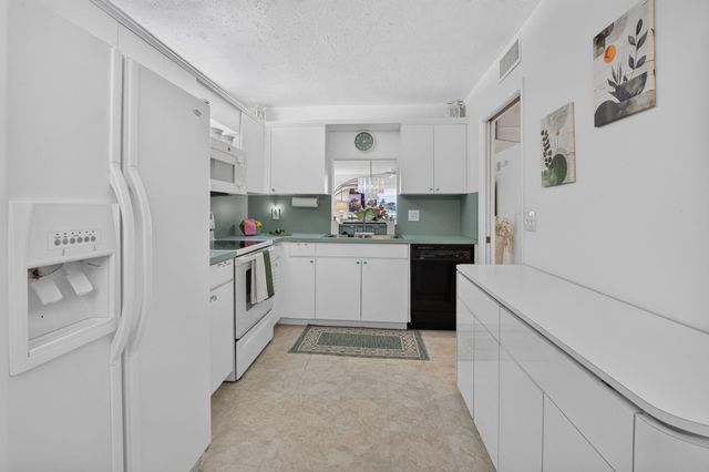 2898 SW 22nd Circle 231b, Delray Beach, FL 33445