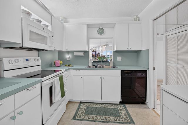 2898 SW 22nd Circle 231b, Delray Beach, FL 33445
