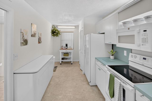 2898 SW 22nd Circle 231b, Delray Beach, FL 33445
